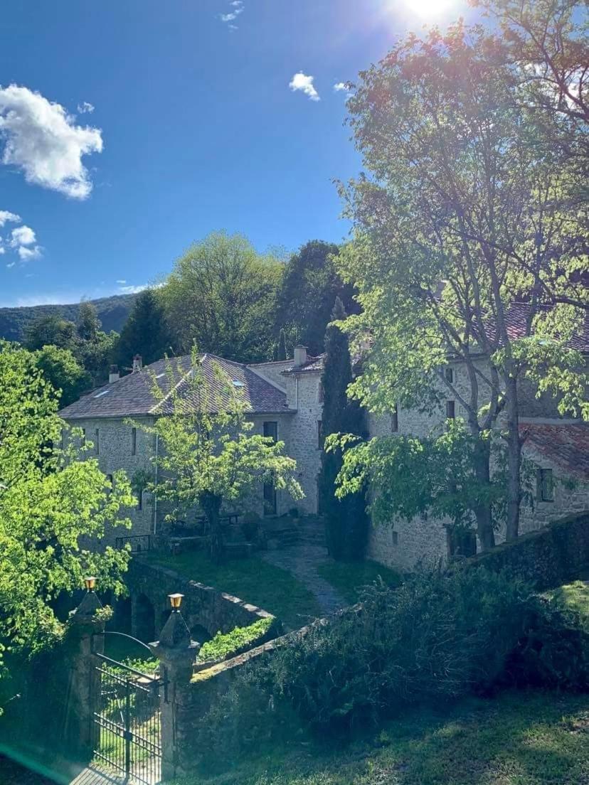 Вилла Gite Pommier Au Chateau Des Pauses Сент-Андре-де-Майен Экстерьер фото